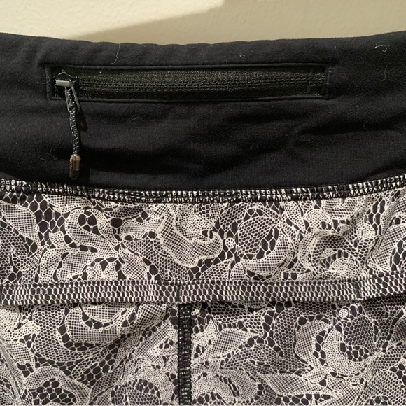 Lululemon Speed Short Florence Speed Short White Black / Black Size 6 - Picture 6 of 8